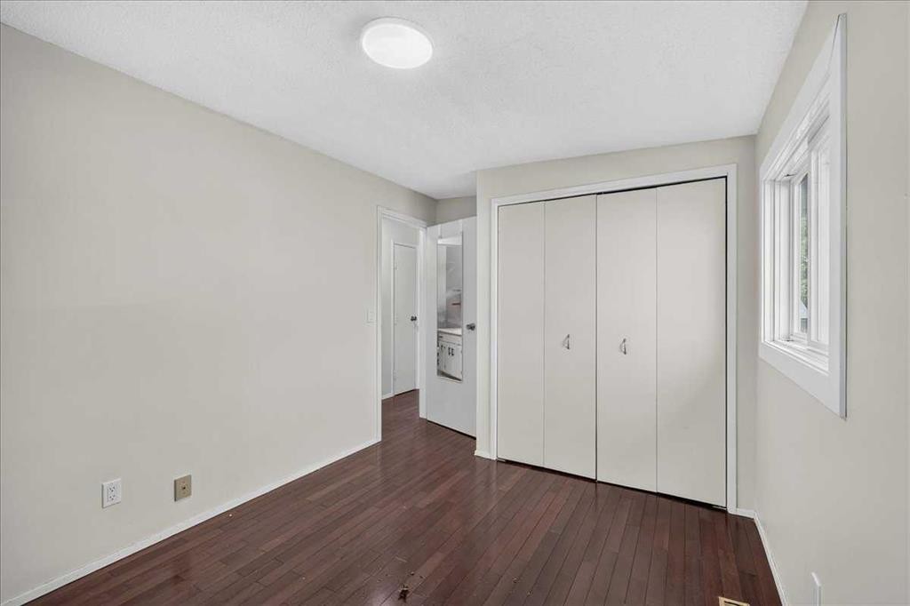 2606 14 Avenue Se, Calgary, AB - Indoor Photo Showing Other Room