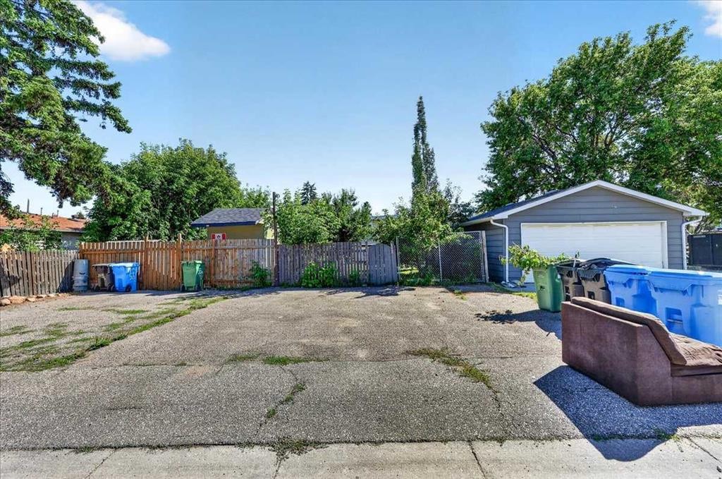2606 14 Avenue Se, Calgary, AB - Outdoor