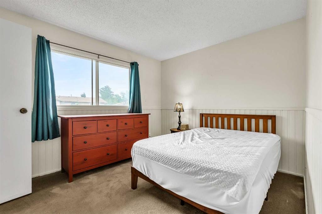 151 Midbend Place Se, Calgary, AB - Indoor Photo Showing Bedroom