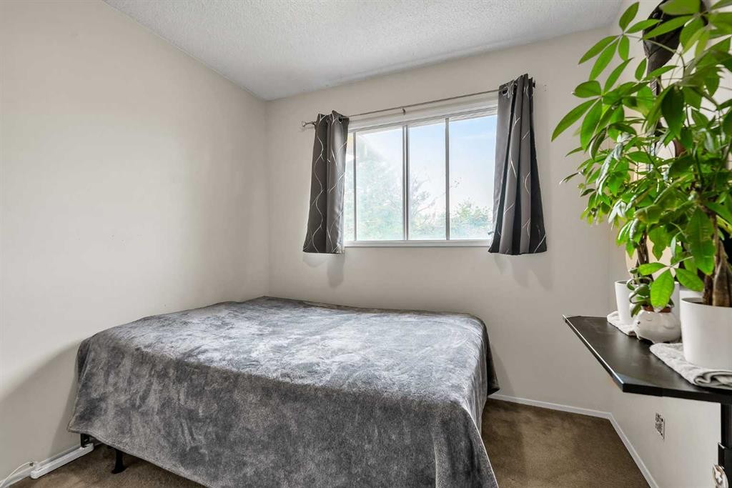 151 Midbend Place Se, Calgary, AB - Indoor Photo Showing Bedroom