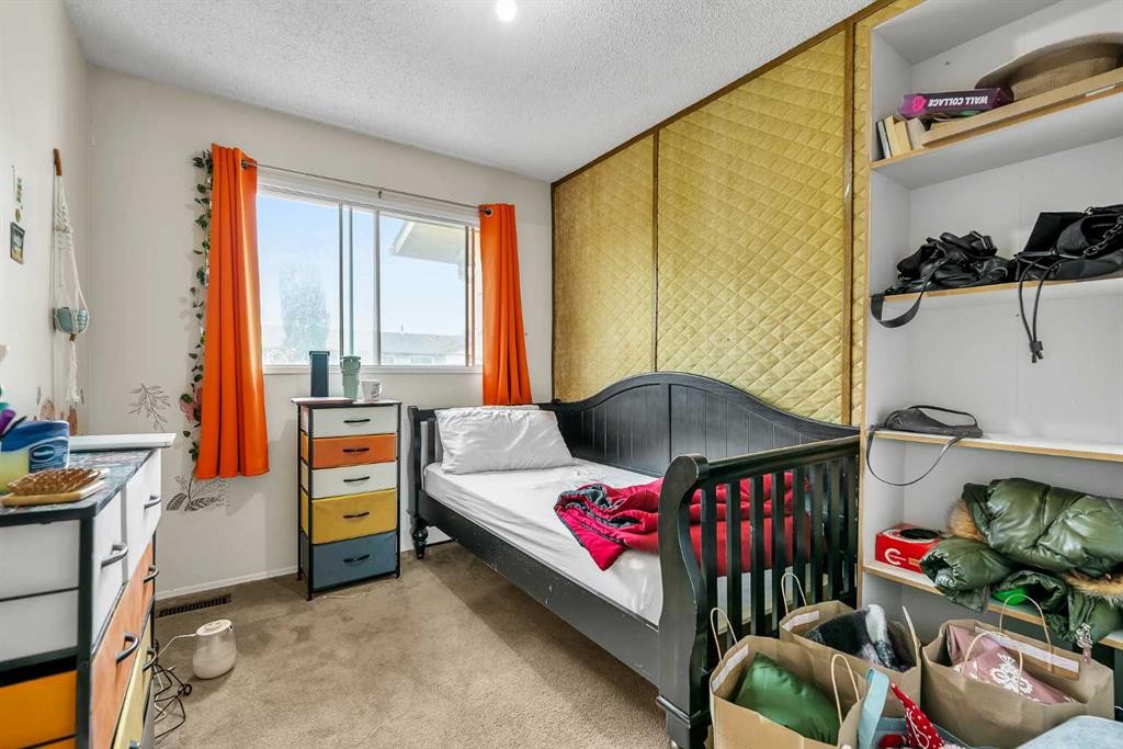151 Midbend Place Se, Calgary, AB - Indoor Photo Showing Bedroom