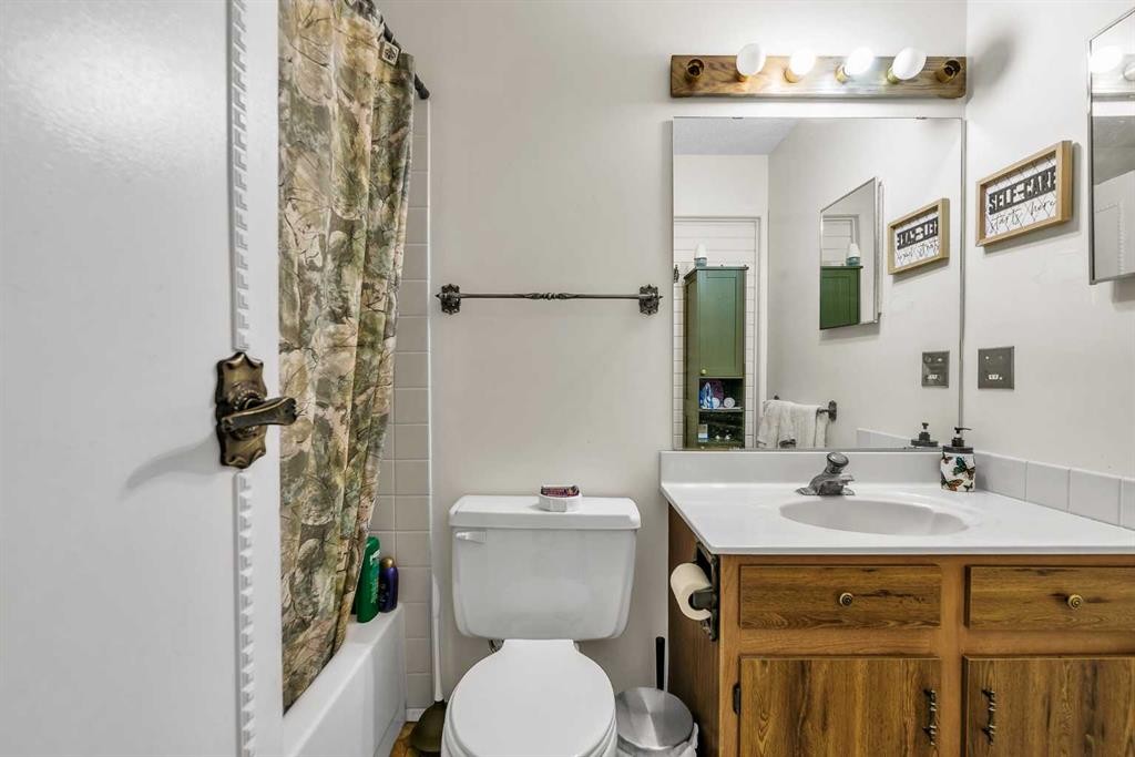 151 Midbend Place Se, Calgary, AB - Indoor Photo Showing Bathroom