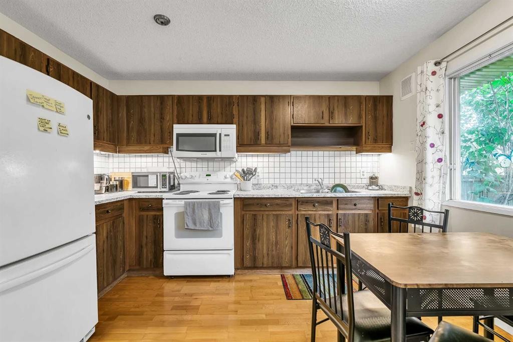 151 Midbend Place Se, Calgary, AB - Indoor Photo Showing Kitchen