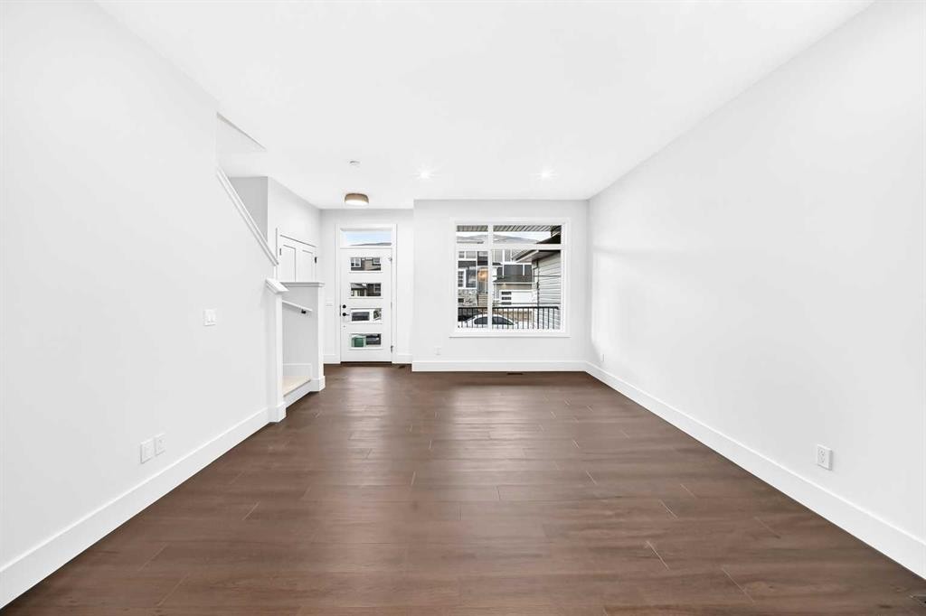 270 Greystone Boulevard, Cochrane, AB - Indoor
