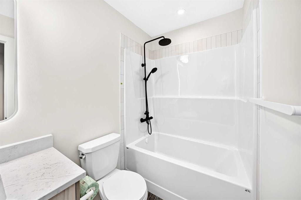 270 Greystone Boulevard, Cochrane, AB - Indoor Photo Showing Bathroom