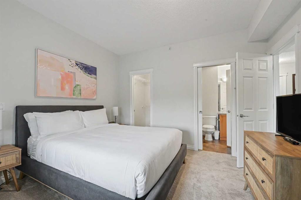 310-930 Centre Avenue Ne, Calgary, AB - Indoor Photo Showing Bedroom