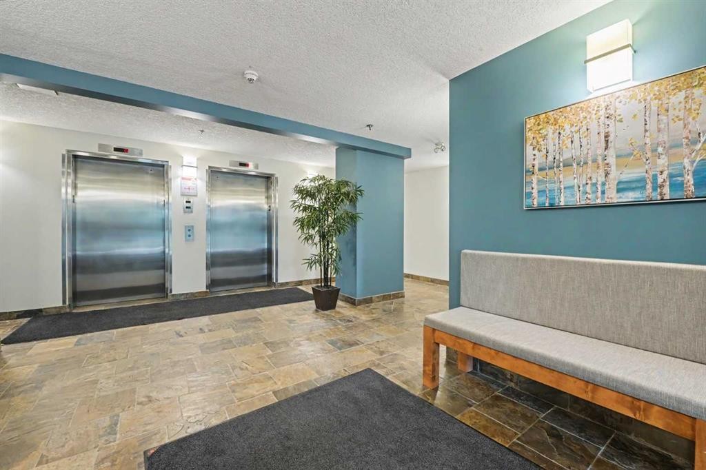 310-930 Centre Avenue Ne, Calgary, AB - Indoor Photo Showing Other Room