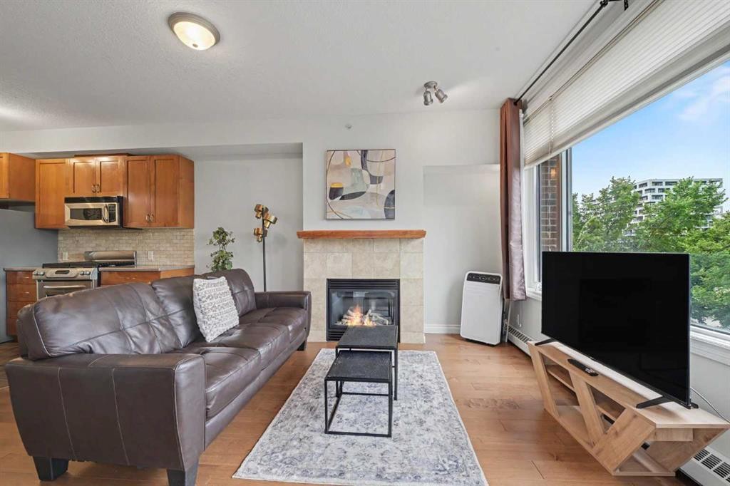 310-930 Centre Avenue Ne, Calgary, AB - Indoor Photo Showing Living Room With Fireplace