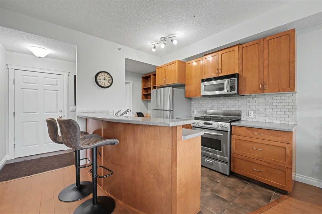 310-930 Centre Avenue Ne, Calgary, AB - Indoor Photo Showing Kitchen