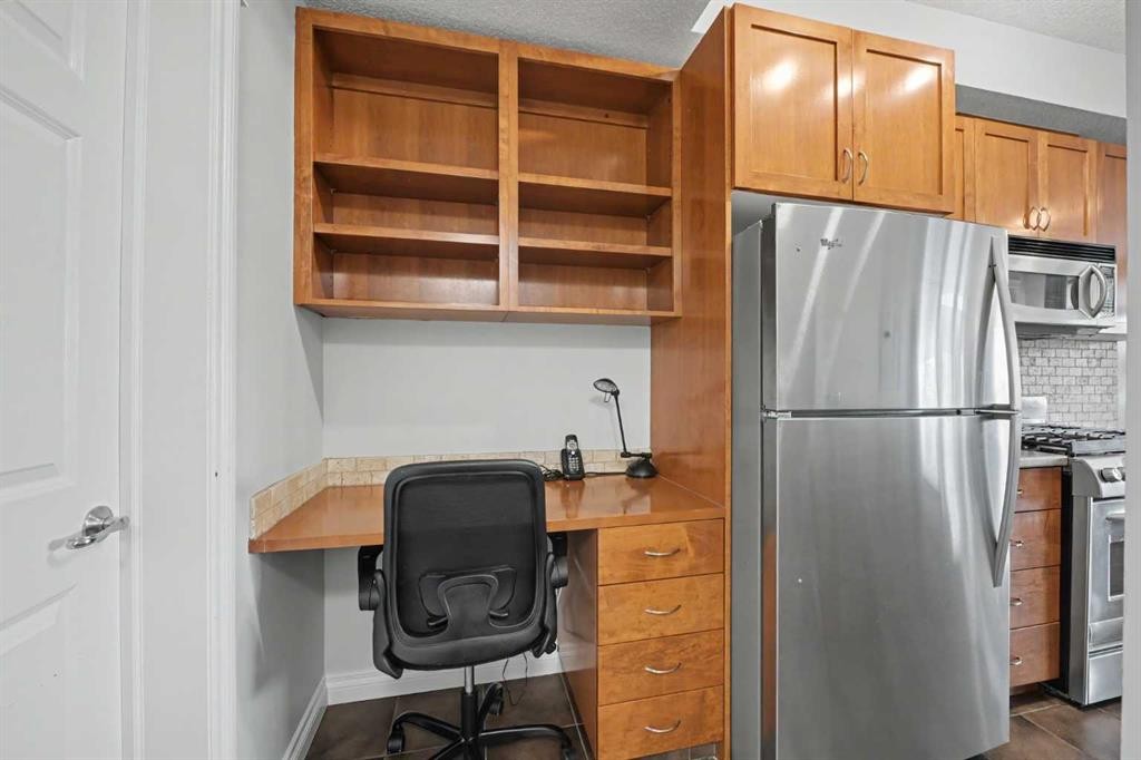 310-930 Centre Avenue Ne, Calgary, AB - Indoor Photo Showing Other Room