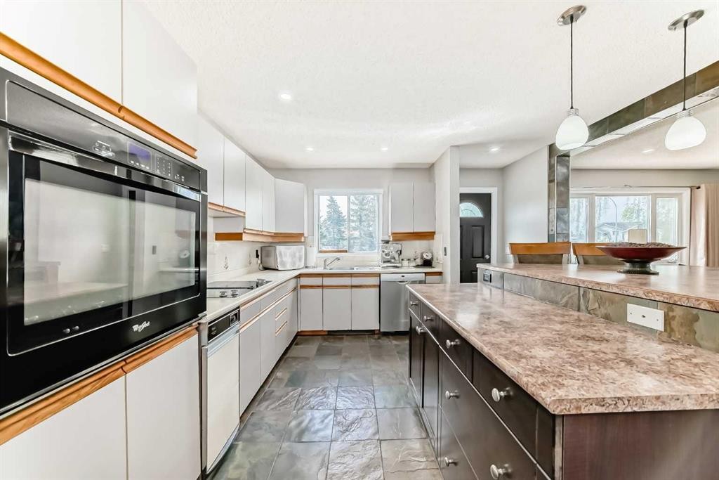 11 Huntstrom Place Ne, Calgary, AB - Indoor Photo Showing Kitchen