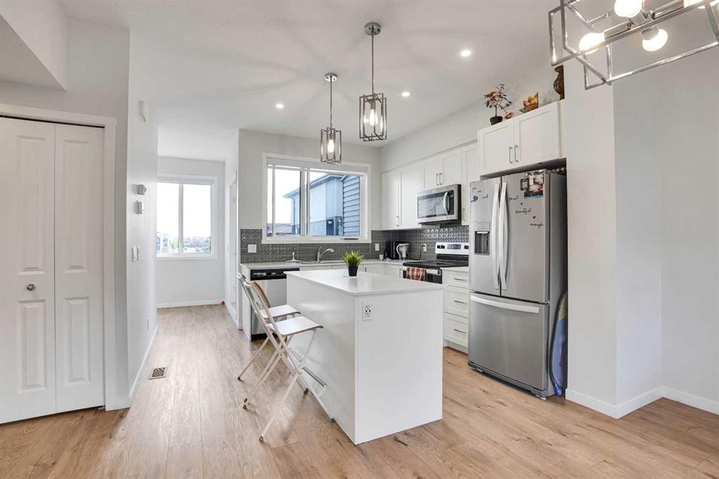 104 Corner Glen Circle Ne, Calgary, AB - Indoor