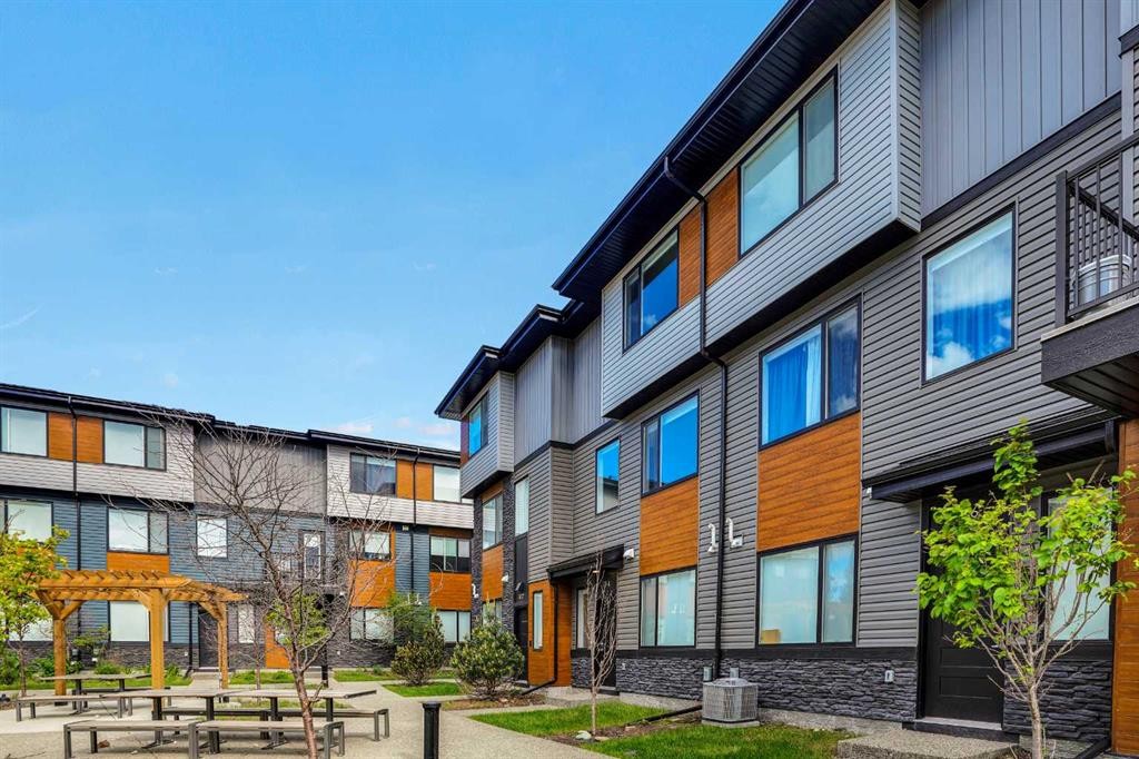 104 Corner Glen Circle Ne, Calgary, AB - Outdoor