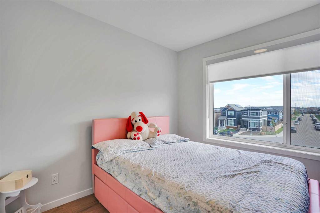 104 Corner Glen Circle Ne, Calgary, AB - Indoor Photo Showing Bedroom