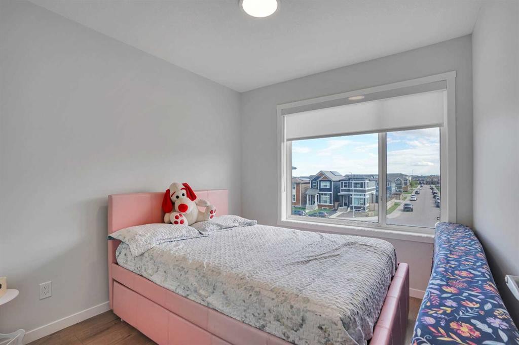 104 Corner Glen Circle Ne, Calgary, AB - Indoor Photo Showing Bedroom