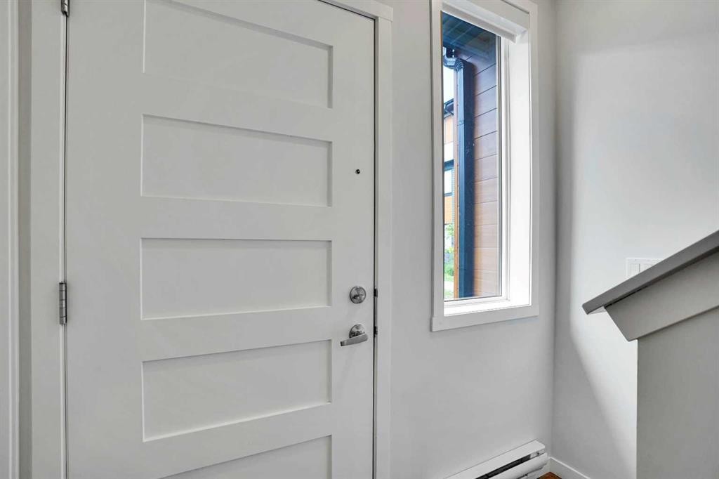 104 Corner Glen Circle Ne, Calgary, AB - Indoor Photo Showing Other Room