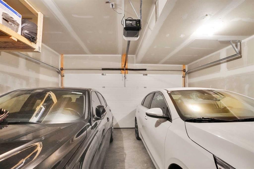 104 Corner Glen Circle Ne, Calgary, AB - Indoor Photo Showing Garage
