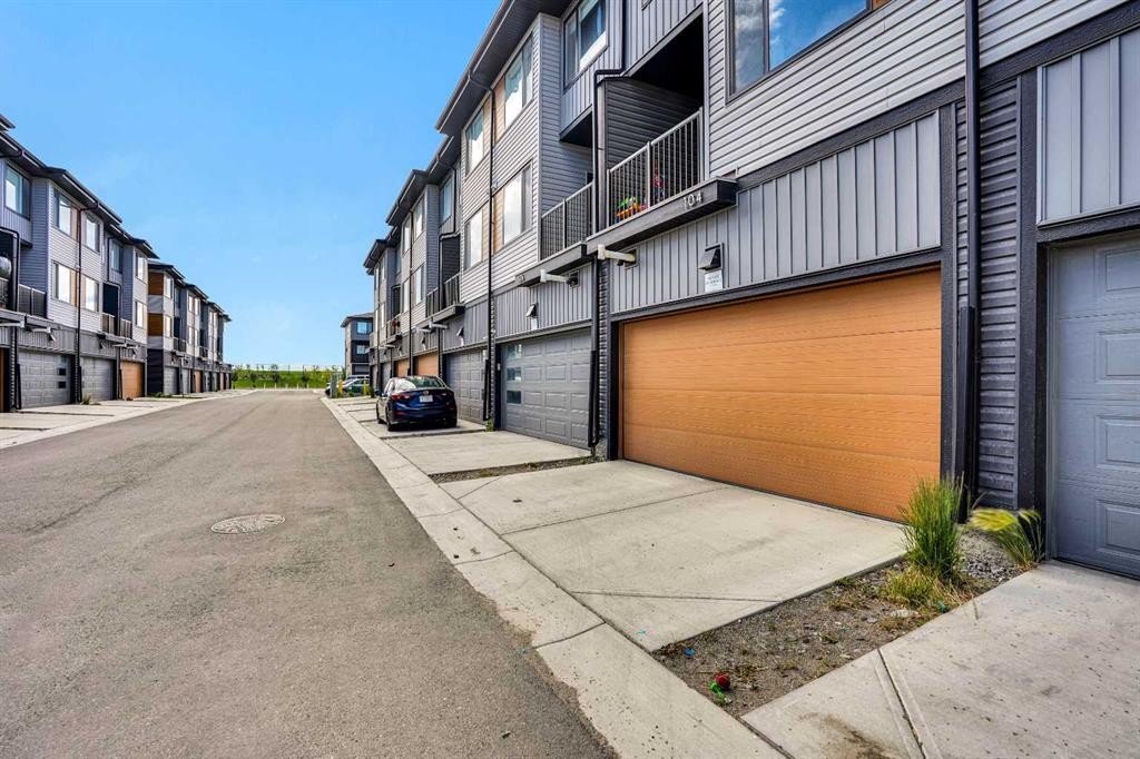104 Corner Glen Circle Ne, Calgary, AB - Outdoor With Exterior