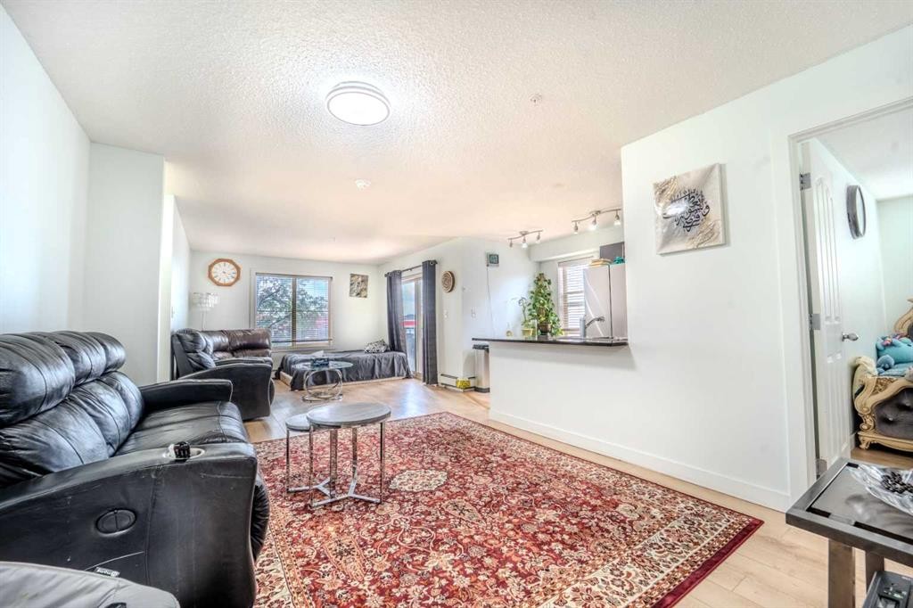 201-7180 80 Avenue Ne, Calgary, AB - Indoor Photo Showing Living Room