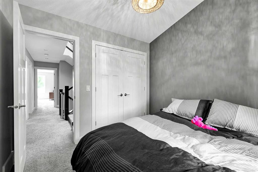 425 21 Avenue Nw, Calgary, AB - Indoor Photo Showing Bedroom