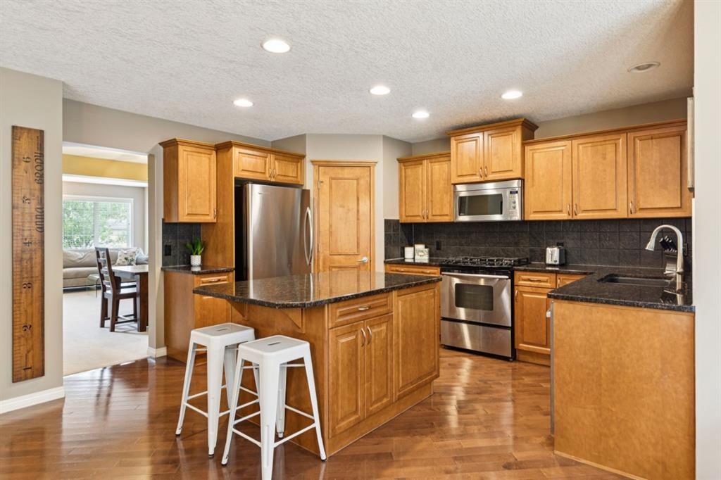 51 Sienna Park Crescent Sw, Calgary, AB - Indoor Photo Showing Kitchen