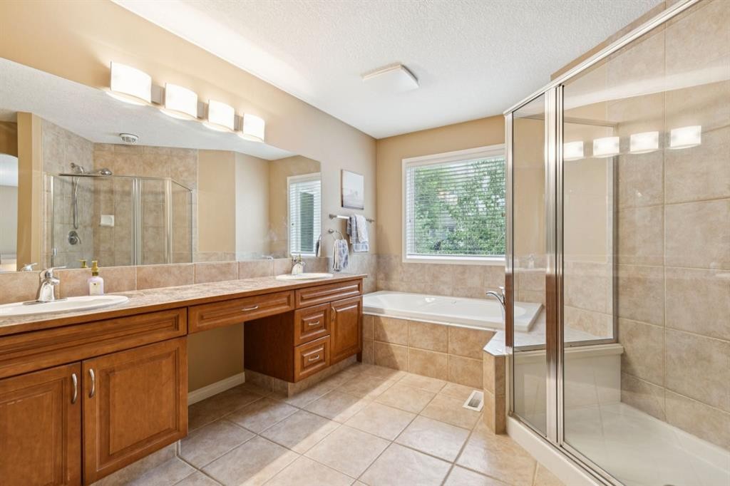 51 Sienna Park Crescent Sw, Calgary, AB - Indoor Photo Showing Bathroom