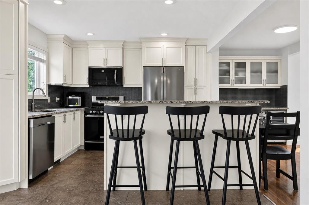 2888 Signal Hill Drive Sw, Calgary, AB - Indoor Photo Showing Kitchen