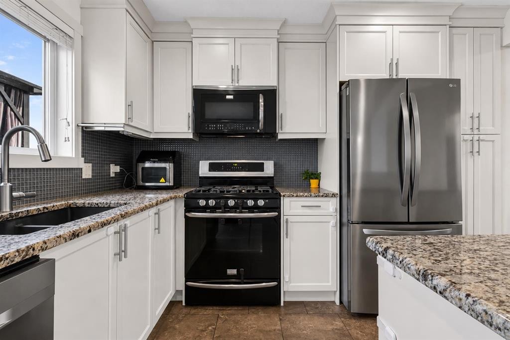 2888 Signal Hill Drive Sw, Calgary, AB - Indoor Photo Showing Kitchen With Double Sink With Upgraded Kitchen