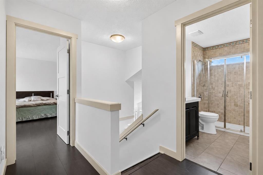 2888 Signal Hill Drive Sw, Calgary, AB - Indoor Photo Showing Bathroom