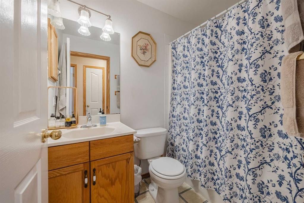 23 Tarington Way Ne, Calgary, AB - Indoor Photo Showing Bathroom