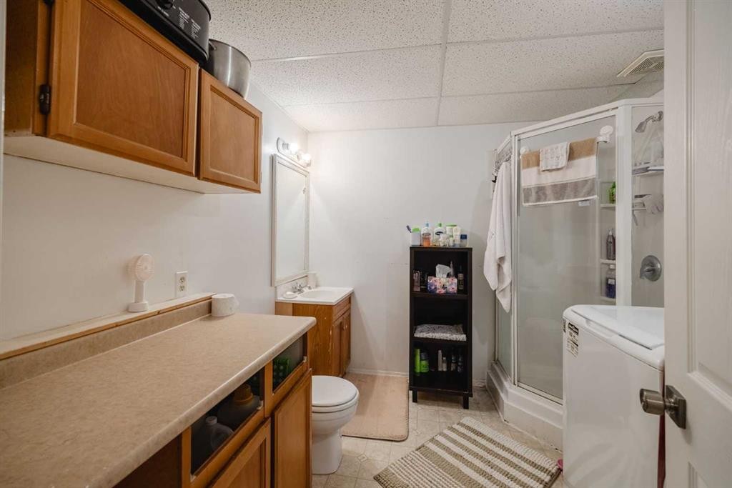 23 Tarington Way Ne, Calgary, AB - Indoor Photo Showing Bathroom