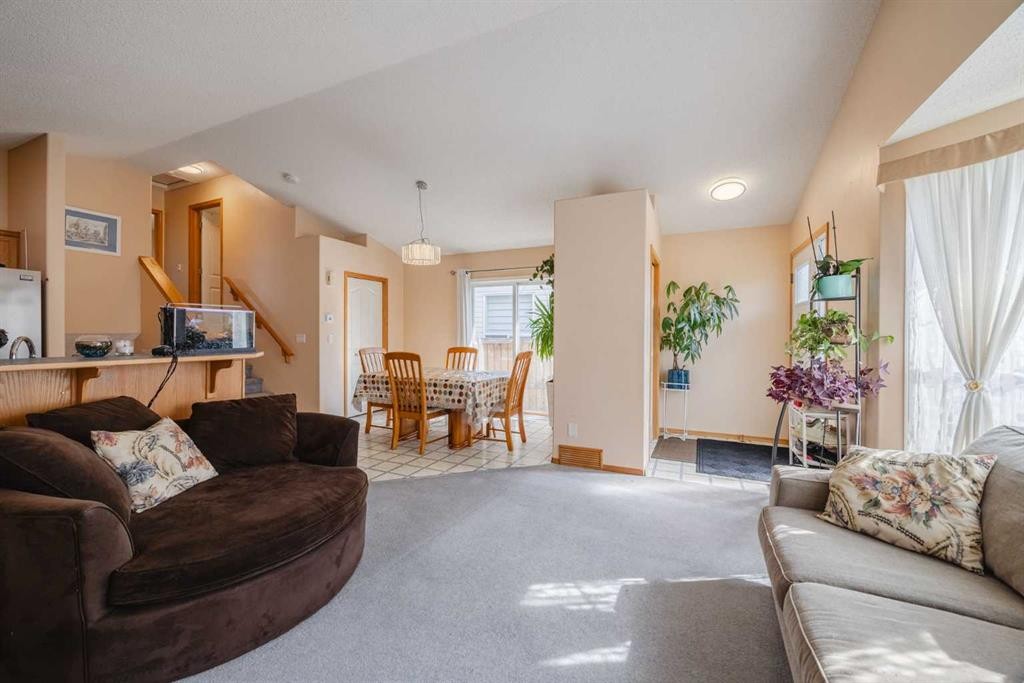 23 Tarington Way Ne, Calgary, AB - Indoor Photo Showing Living Room