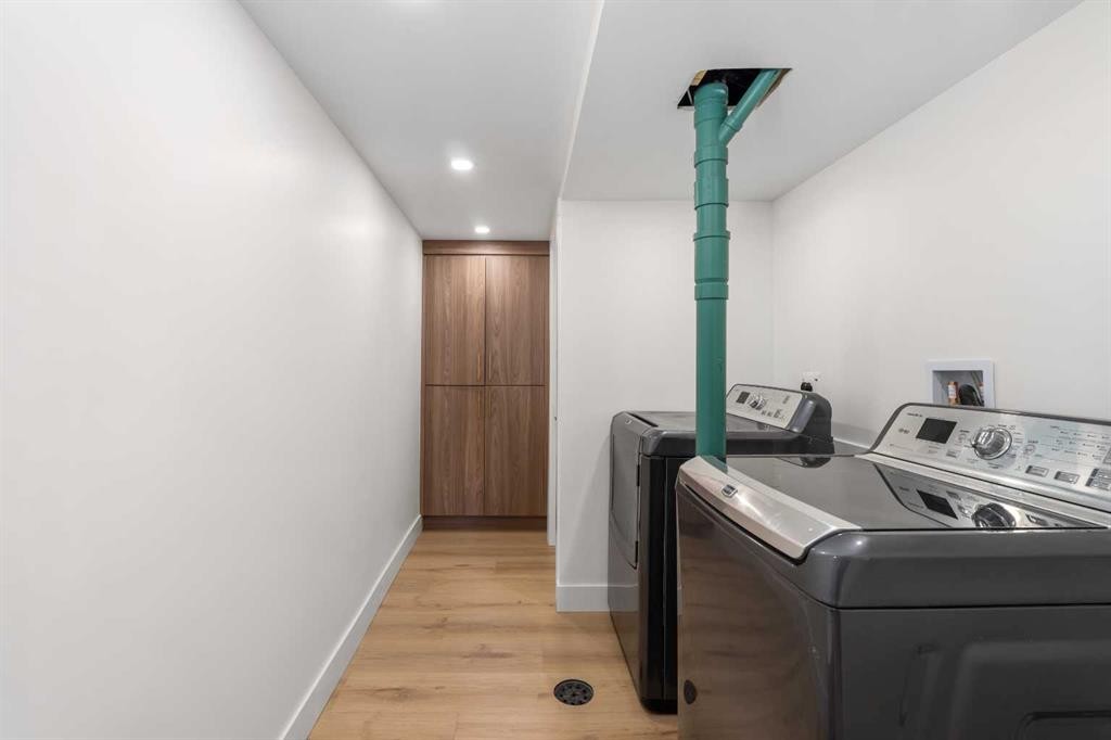 824 Canna Crescent Sw, Calgary, AB - Indoor Photo Showing Laundry Room