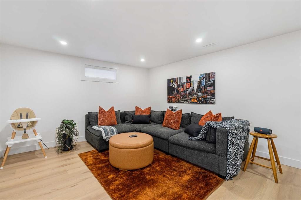 824 Canna Crescent Sw, Calgary, AB - Indoor Photo Showing Basement
