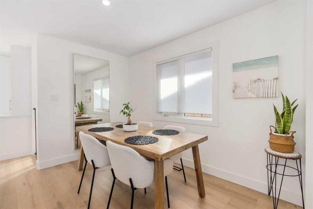 824 Canna Crescent Sw, Calgary, AB - Indoor Photo Showing Dining Room
