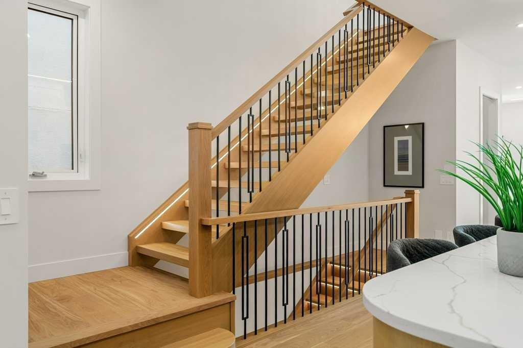 2311 6 Avenue Nw, Calgary, AB - Indoor Photo Showing Other Room