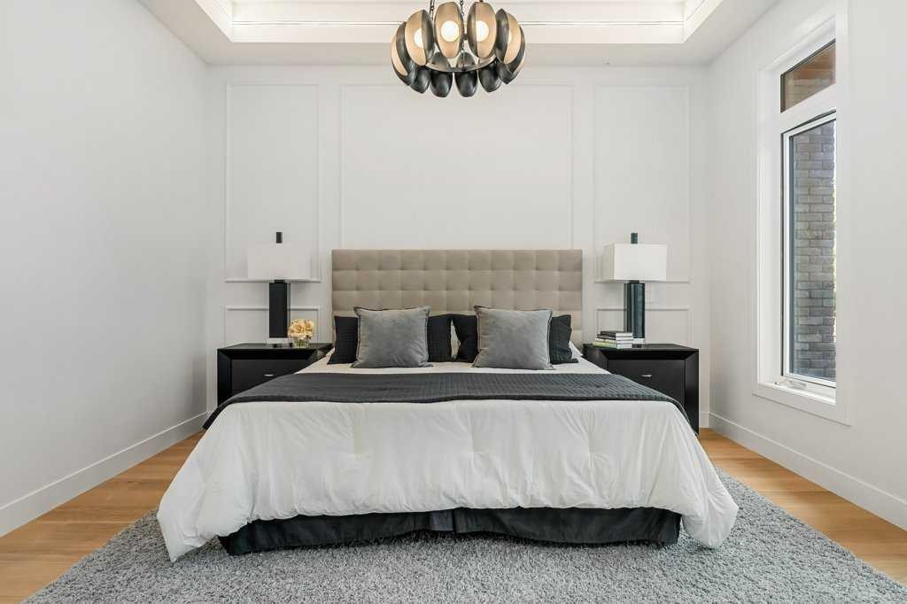 2311 6 Avenue Nw, Calgary, AB - Indoor Photo Showing Bedroom
