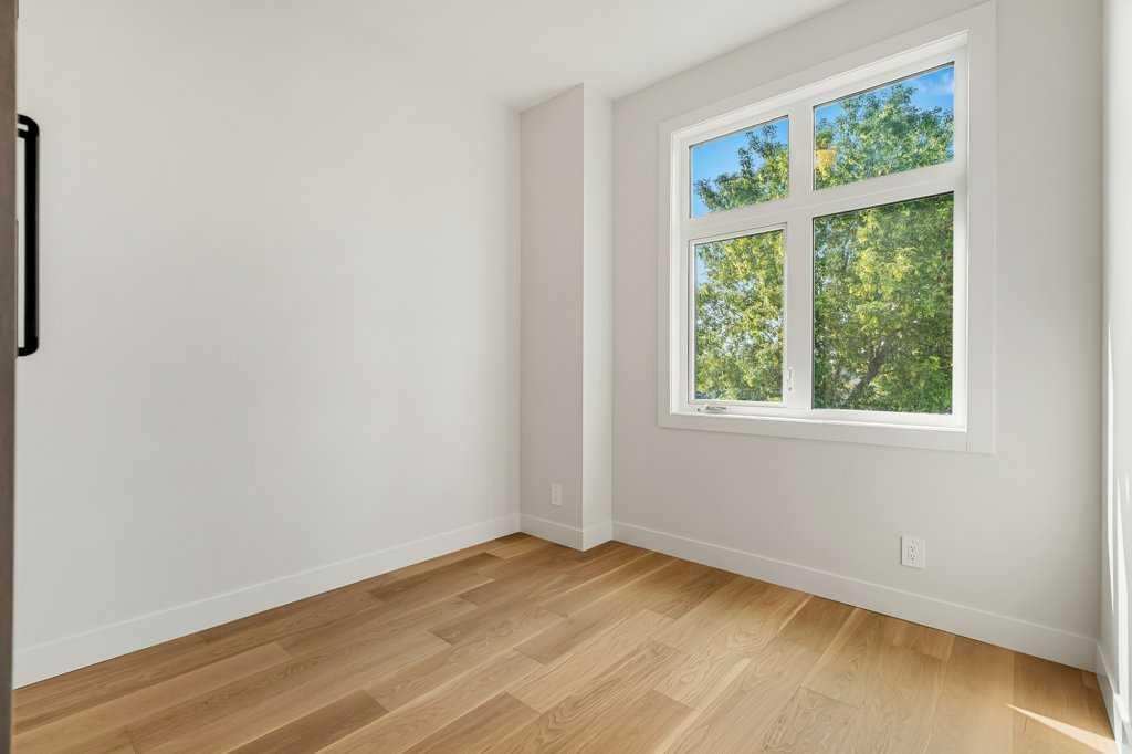 2311 6 Avenue Nw, Calgary, AB - Indoor Photo Showing Other Room