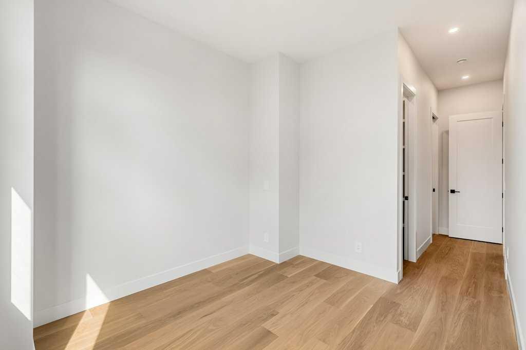 2311 6 Avenue Nw, Calgary, AB - Indoor Photo Showing Other Room