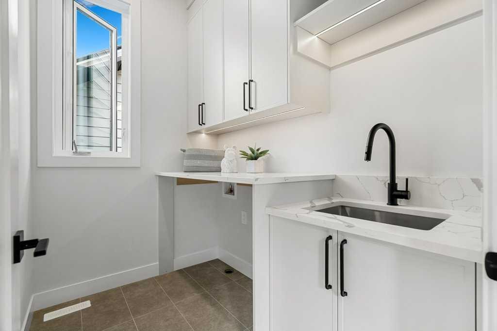 2311 6 Avenue Nw, Calgary, AB - Indoor