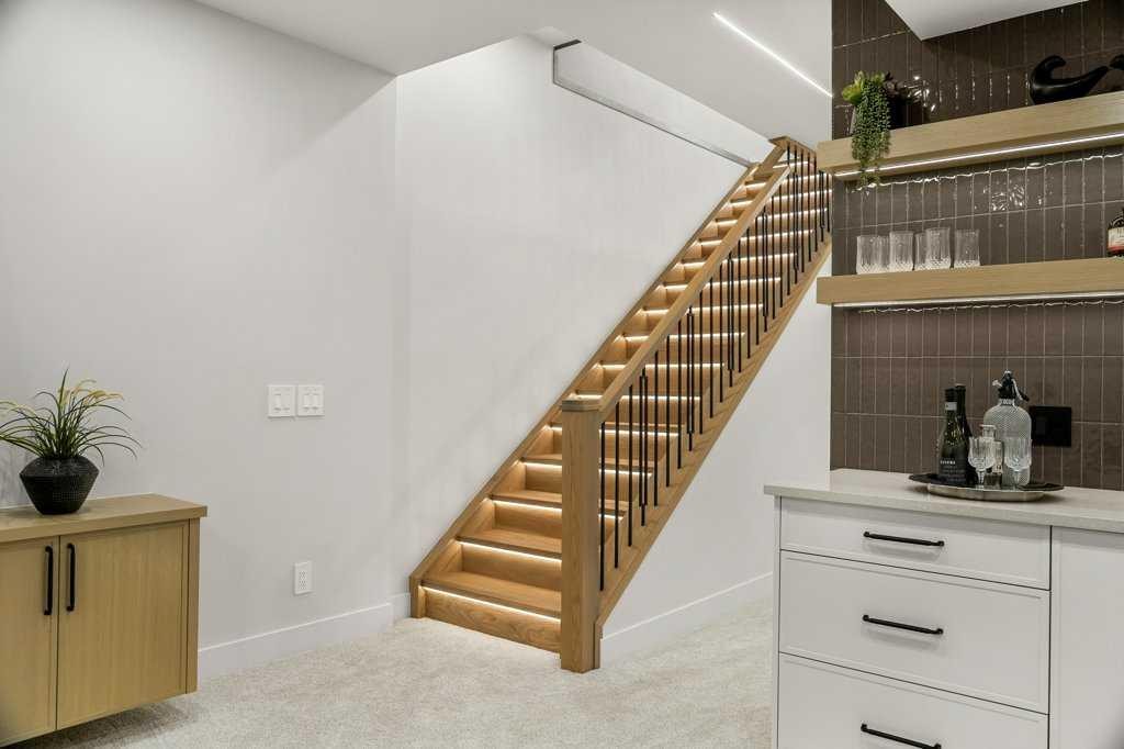 2311 6 Avenue Nw, Calgary, AB - Indoor Photo Showing Other Room