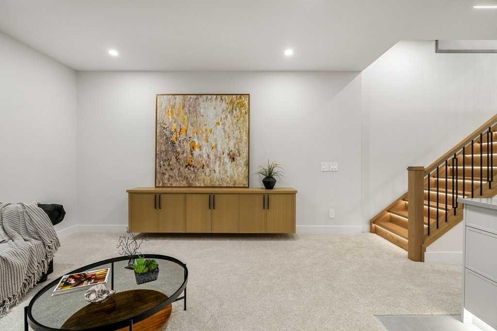 2311 6 Avenue Nw, Calgary, AB - Indoor Photo Showing Other Room