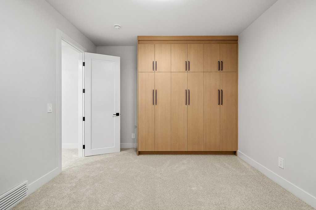 2311 6 Avenue Nw, Calgary, AB - Indoor Photo Showing Other Room