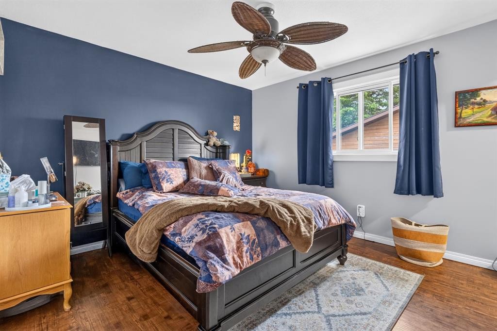 121 Edey Close, Cremona, AB - Indoor Photo Showing Bedroom