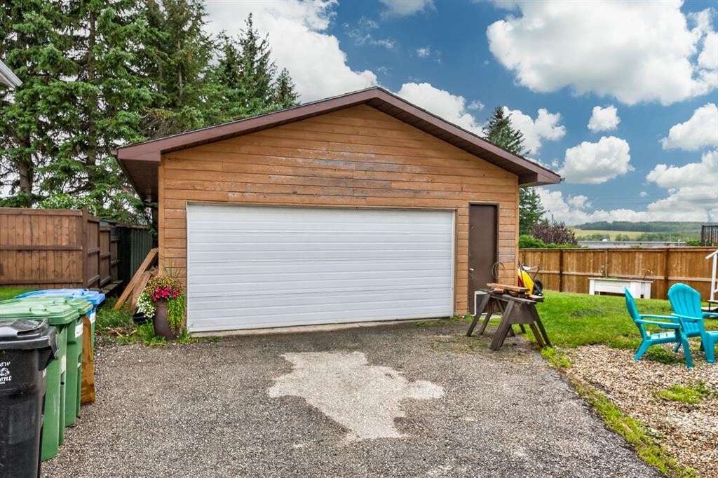 121 Edey Close, Cremona, AB - Outdoor