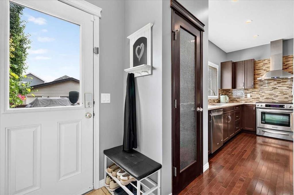 60 Mahogany Grove Se, Calgary, AB - Indoor Photo Showing Kitchen