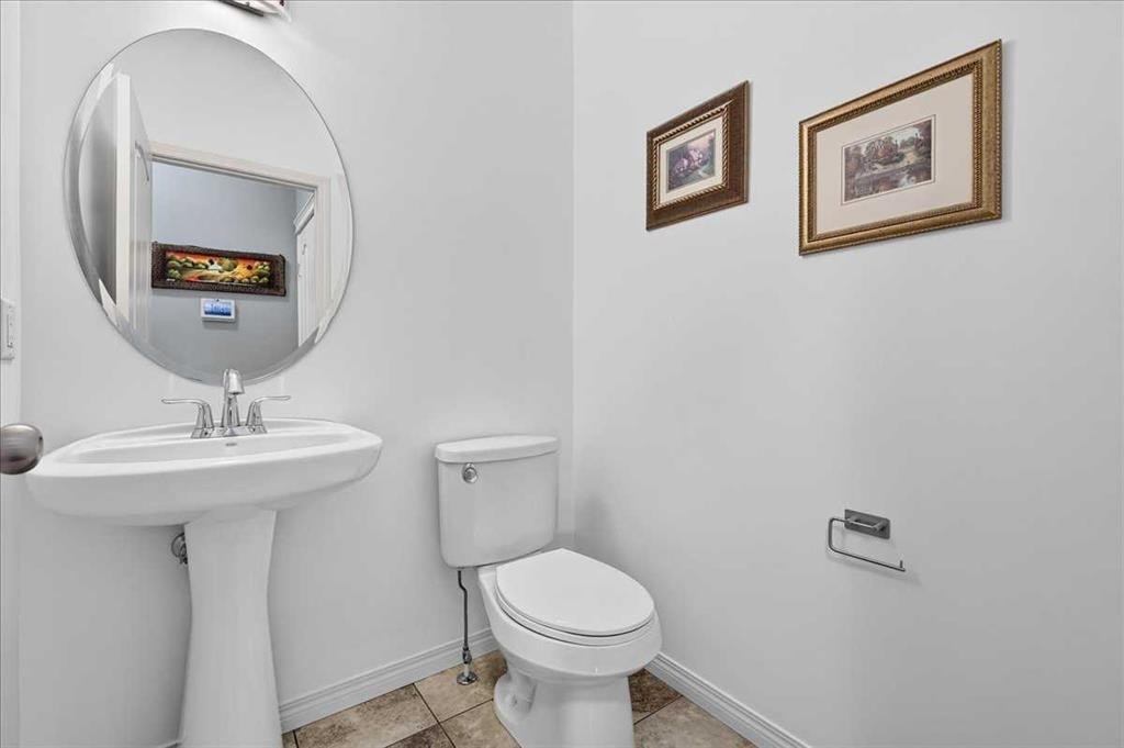 60 Mahogany Grove Se, Calgary, AB - Indoor Photo Showing Bathroom