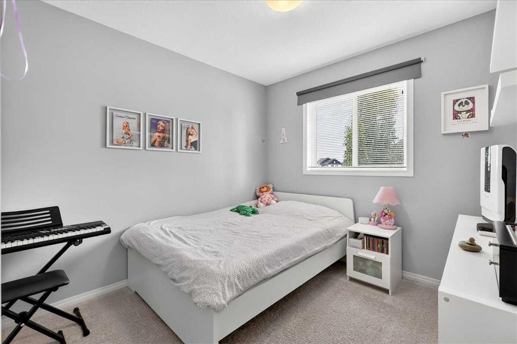 60 Mahogany Grove Se, Calgary, AB - Indoor Photo Showing Bedroom