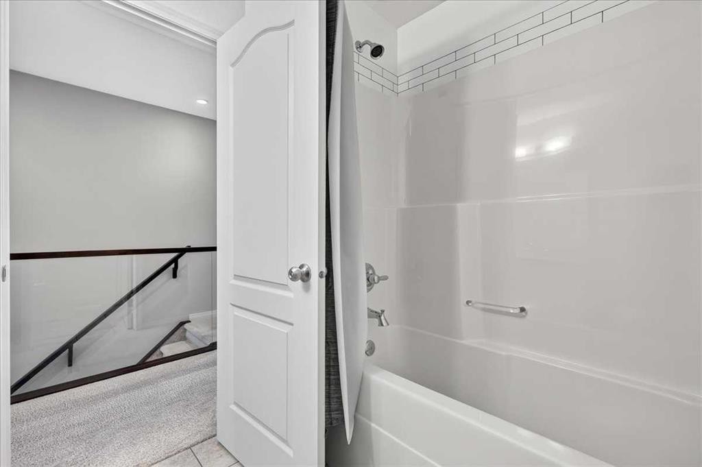 60 Mahogany Grove Se, Calgary, AB - Indoor Photo Showing Bathroom