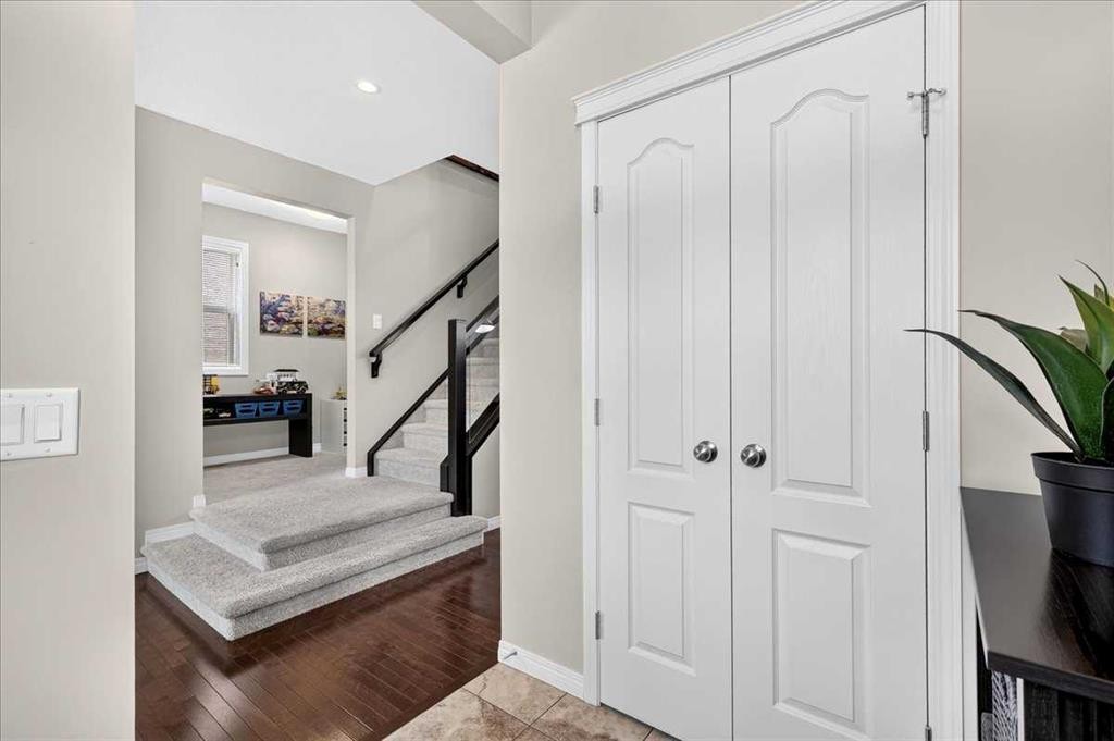 60 Mahogany Grove Se, Calgary, AB - Indoor Photo Showing Other Room